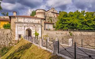 Средневековый замок брешия италия